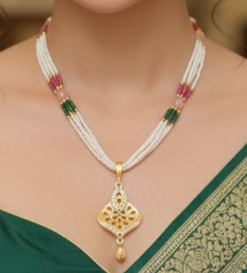 Traditional Pearl Beads Pendant Necklace