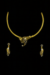 Elegant Feather-Inspired Gold-Tone Necklace Set